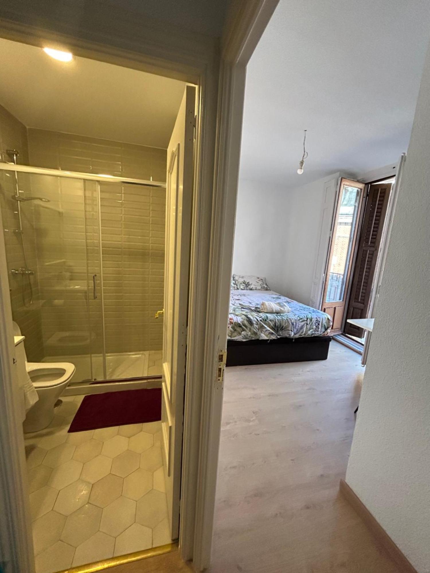 Room In Plaza Mayor Madri Exterior foto