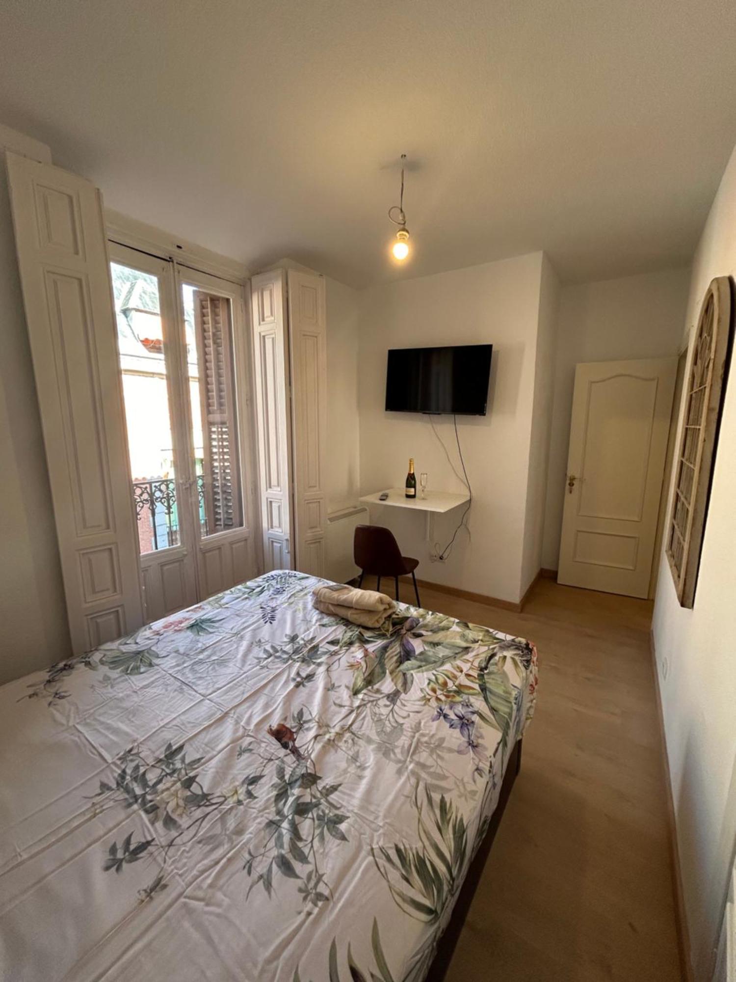 Room In Plaza Mayor Madri Exterior foto